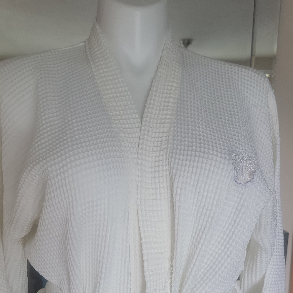 White Waffle Knit Robe . Lightweight. - Picture 2 of 6